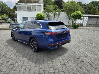 Volkswagen Passat  picture 2