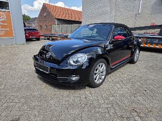 Voiture accidenté Volkswagen Beetle 1.2 TSI CLUB 1e EIGENAAR  LICHTE PLAATSCHADE WEL AIRBAGS ER UIT ZEER WEINIG KILOMETERS 62684KM 2015/6