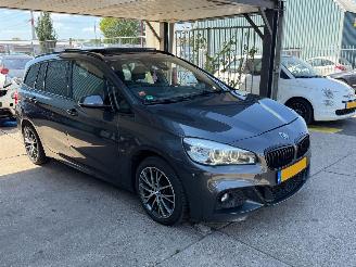 skadebil auto BMW 2-serie 220i M PERFORMANCE PANO XENON 7 PERSOONS 2016/11