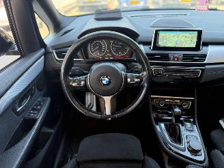 BMW 2-serie 220i M PERFORMANCE PANO XENON 7 PERSOONS picture 10