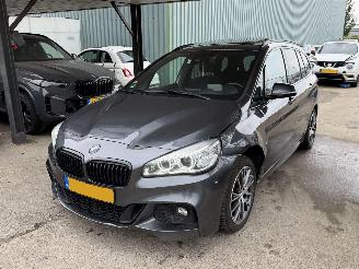 skadebil auto BMW 2-serie 220i M PERFORMANCE PANO XENON 7 PERSOONS 2016/11