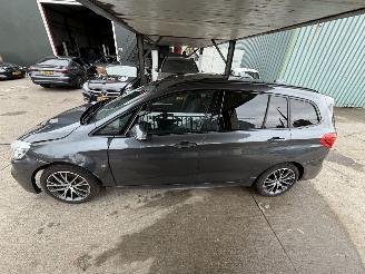 BMW 2-serie 220i M PERFORMANCE PANO XENON 7 PERSOONS picture 19