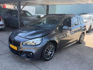 Voiture accidenté BMW 2-serie 220i M PERFORMANCE PANO XENON 7 PERSOONS 2016/11