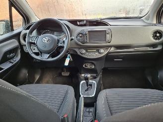 skadebil auto Toyota Yaris 1.5 hybrid     navi 2018/1