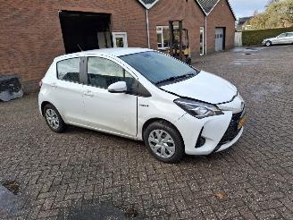 uszkodzony samochody osobowe Toyota Yaris 1.5 hybrid     navi 2018/1