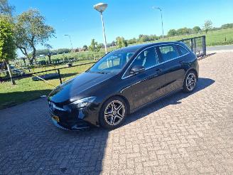 skadebil auto Mercedes B-klasse 180d  116pk navi clima amg uitvoering 2019/8