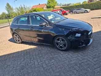 Mercedes B-klasse 180d  116pk navi clima amg uitvoering picture 7