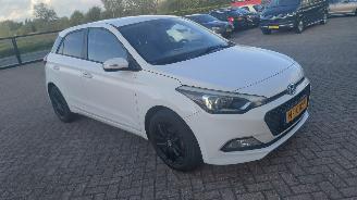 Vaurioauto  passenger cars Hyundai I-20 1.2i 5drs airco   84pk 2016/3