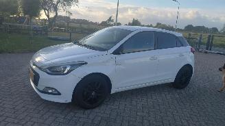 Schadeauto Hyundai I-20 1.2i 5drs airco   84pk 2016/3
