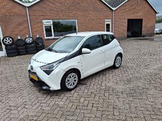 Unfallwagen Toyota Aygo 1.0 vvti x play   navi  cruiscontral airco 2021/5