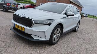 Schadeauto Skoda Enyaq 204pk   clima navi    80kw accu 2022/2