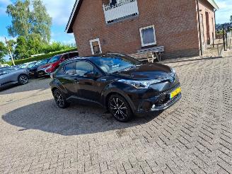Vaurioauto  passenger cars Toyota CH-R 1.8 hybrid 98pk navi clima leer 2019/1
