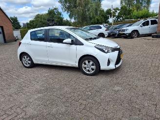 Schadeauto Toyota Yaris 1.5 hybrid navi  clima 2016/6