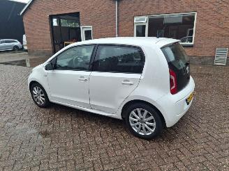 Damaged car Volkswagen Up! 1.0i 5drs airco navi 2016/1