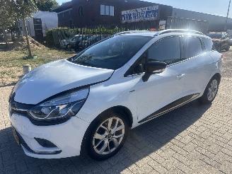 damaged passenger cars Renault Clio 0.9 LIMITED RIJDBARE SCHADE! 116187 KM NAP BOUWJAAR 2020 5100 2020/2