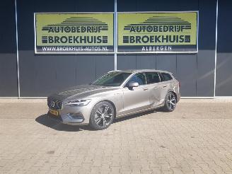 uszkodzony samochody osobowe Volvo V-60 2.0 T6 Twin Engine AWD Inscription 2020/1