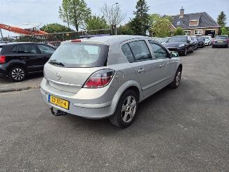 Schadeauto Opel Astra SW 1.6 16v 2010/6