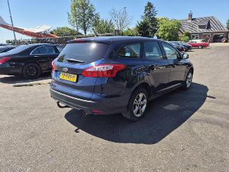 krockskadad bil auto Ford Focus Wagon 1.6 EcoBoost 2012/2