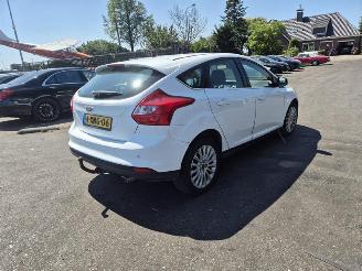 Vaurioauto  passenger cars Ford Focus 1.6 EcoBoost 2011/7