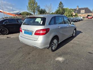 krockskadad bil auto Mercedes B-klasse 180 Cdi 2017/1