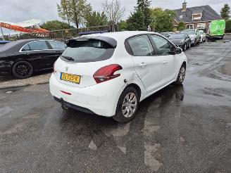 Voiture accidenté Peugeot 208 1.2 Vti 2018/4