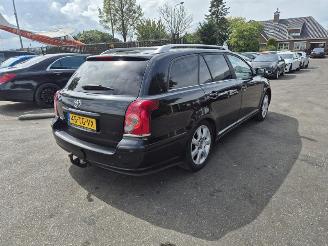 Voiture accidenté Toyota Avensis Wagon 2.0 16v 2006/9