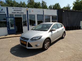 Schadeauto Ford Focus 1.0 Ecoboost Titanium 2012/10