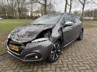 Vaurioauto  passenger cars Peugeot 208  2019/1