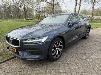 Vaurioauto  passenger cars Volvo V-60  2019/1