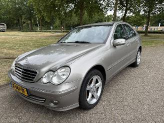 skadebil auto Mercedes C-klasse 220 CDI 2006/1