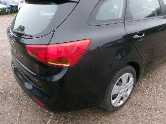 Kia Ceed 1.6 CRDI Break Comfort picture 11