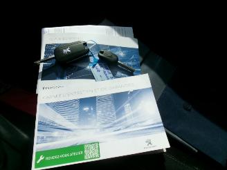 Peugeot 208 1.2 Allure 5 DRS picture 33