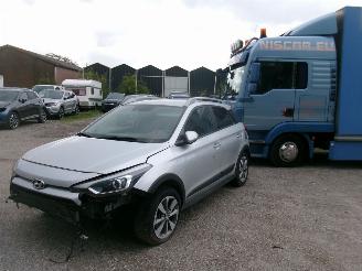 Unfallwagen Hyundai I-20 1.0 Cross 2017/8