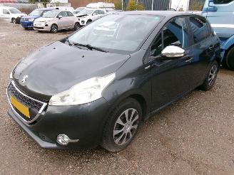 Peugeot 208 1.2 Allure 5 Drs picture 2
