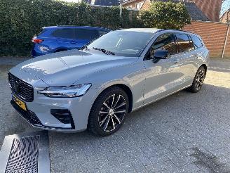 Schadeauto Volvo V-60 2.0 B4 Plus Bright Mild Hybrid VASTE PRIJS 2023/11
