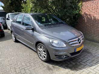 uszkodzony samochody osobowe Mercedes B-klasse 180 Business Class bak en motor uitgevallen 2010/6