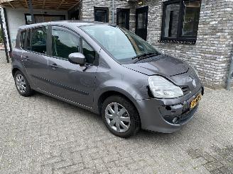 Renault Modus Automaat 1.6 82KW VASTE PRIJS picture 6