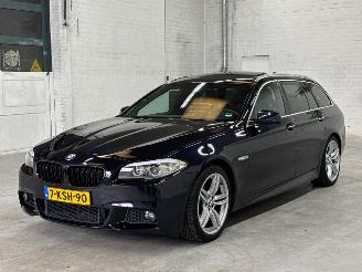 damaged passenger cars BMW 5-serie 520i 16V Combi/o  Benzine 1.997cc 135kW (184pk) RWD 2013/7