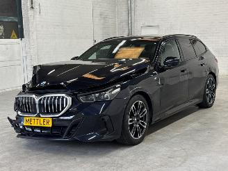 Vaurioauto  passenger cars BMW 5-serie 520d M Pakket CARBONSCHWARZ METALLIC (416) 48V 2.0 TwinPower Turbo 16V Combi/o  Elektrisch Diesel 1.995cc 145kW (197pk) RWD 2024-03 (11GW; 12GW) B47D20B; JA1 2024/12