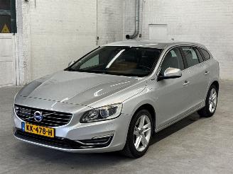 uszkodzony samochody osobowe Volvo V-60 2.4 D6 20V Plug-in Hybrid AWD Combi/o  Elektrisch Diesel 2.401cc 210kW (286pk) 4x4 2012-06/2015-12 (GWAA) D82PHEV 2015/2