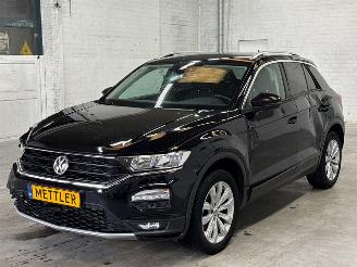 uszkodzony samochody osobowe Volkswagen T-Roc 1.5 TSI Evo BMT 16V SUV  Benzine 1.498cc 110kW (150pk) FWD 2019/6