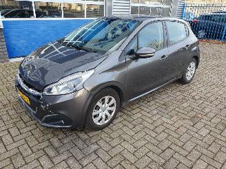 Schadeauto Peugeot 208 1.2 PureTech Blue Lion 2018/11
