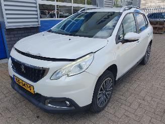 krockskadad bil auto Peugeot 2008 1.2 PureTech Active 2016/10
