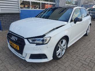 Vaurioauto  passenger cars Audi A3 35 TFSI S edition Automaat Sportback 2019/10
