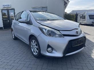 krockskadad bil auto Toyota Yaris 1.5 Full Hybrid Aspiration toyota onderhouden prachtig!!! 2014/1