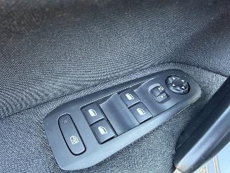 Peugeot 308 1.2 E-THP  ALLURE picture 18