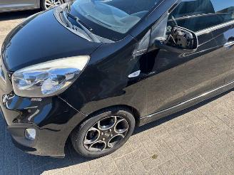 Kia Picanto 1.2  5-drs World Cup picture 4