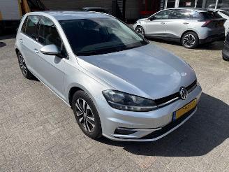 krockskadad bil auto Volkswagen Golf 1.0 TSI Connect Clima 2019/2