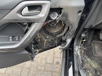 Peugeot 2008 1.2 PureTech  ( km 39.855 Nap) picture 13