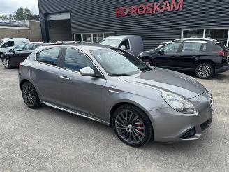 damaged passenger cars Alfa Romeo Giulietta 1.6 JTD Distinctive 2013/11